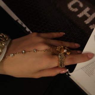 Vélisse Hand Chain